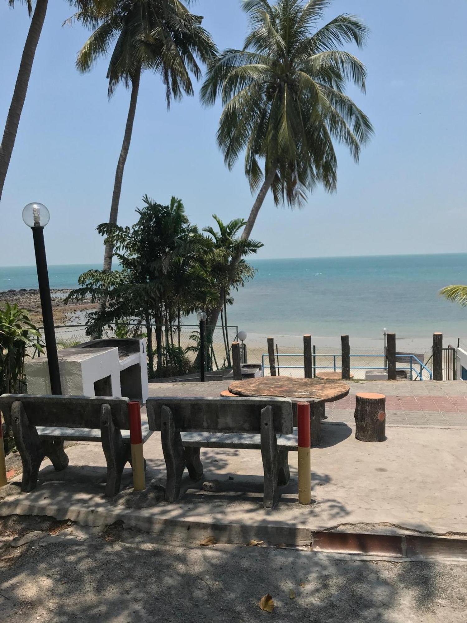 Comfy Beachfront View At Seri Bulan Teluk Kemang Port Dickson